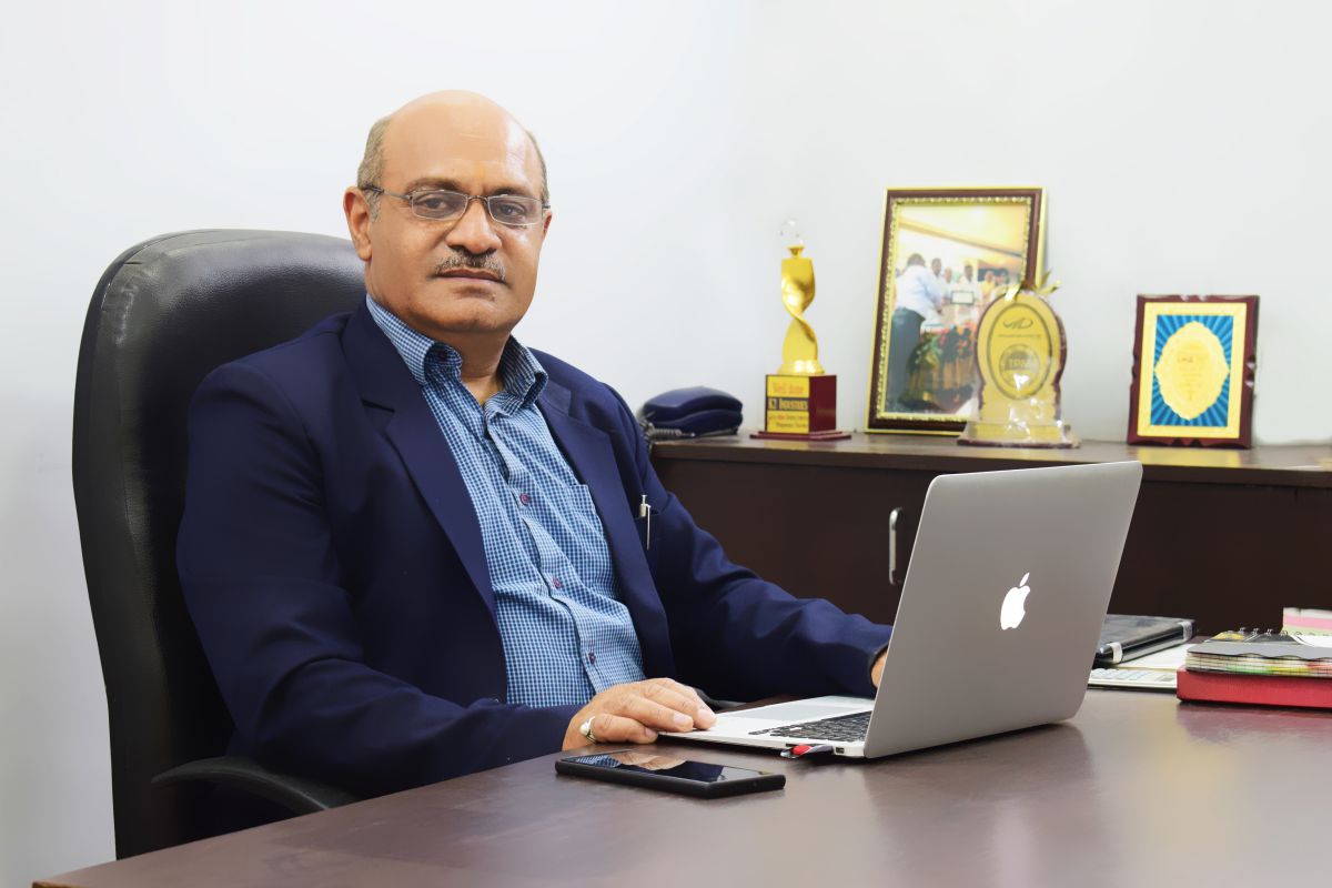 Himesh Kapoor (Managing Director) k-2 Cloth